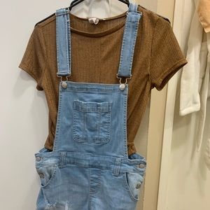 Overall shorts set